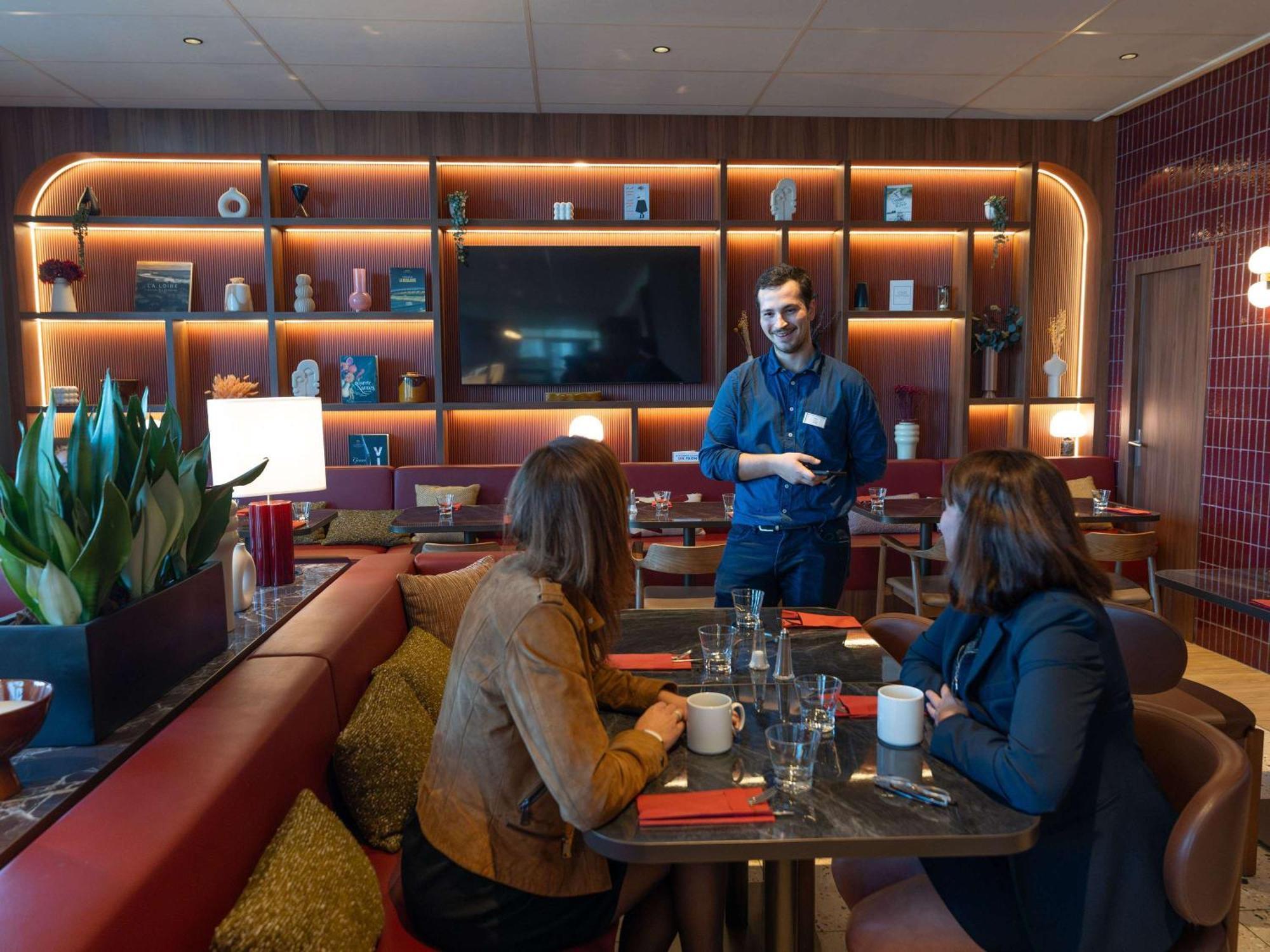 Novotel Nantes Centre Bord De Loire Exterior photo