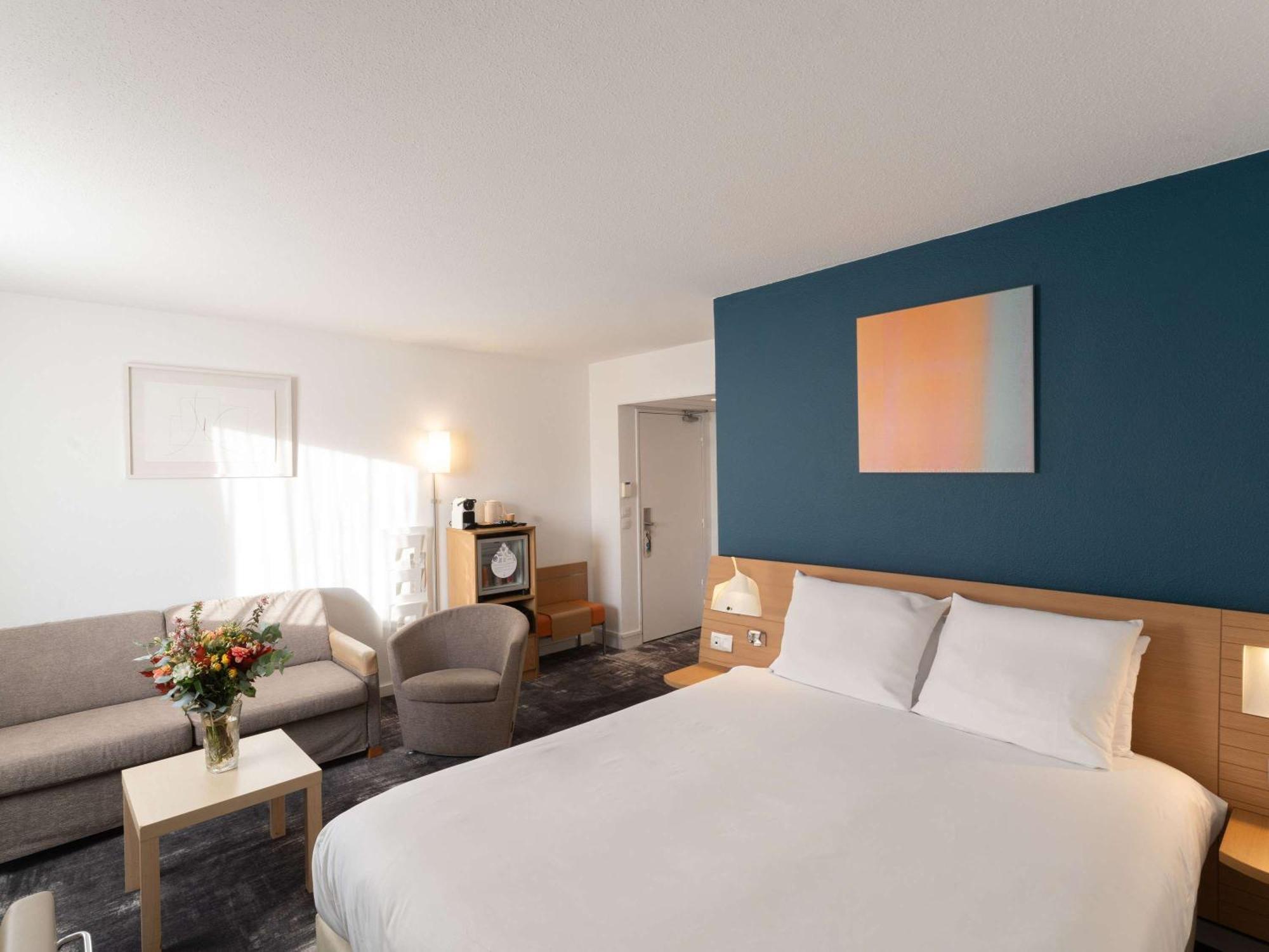 Novotel Nantes Centre Bord De Loire Exterior photo