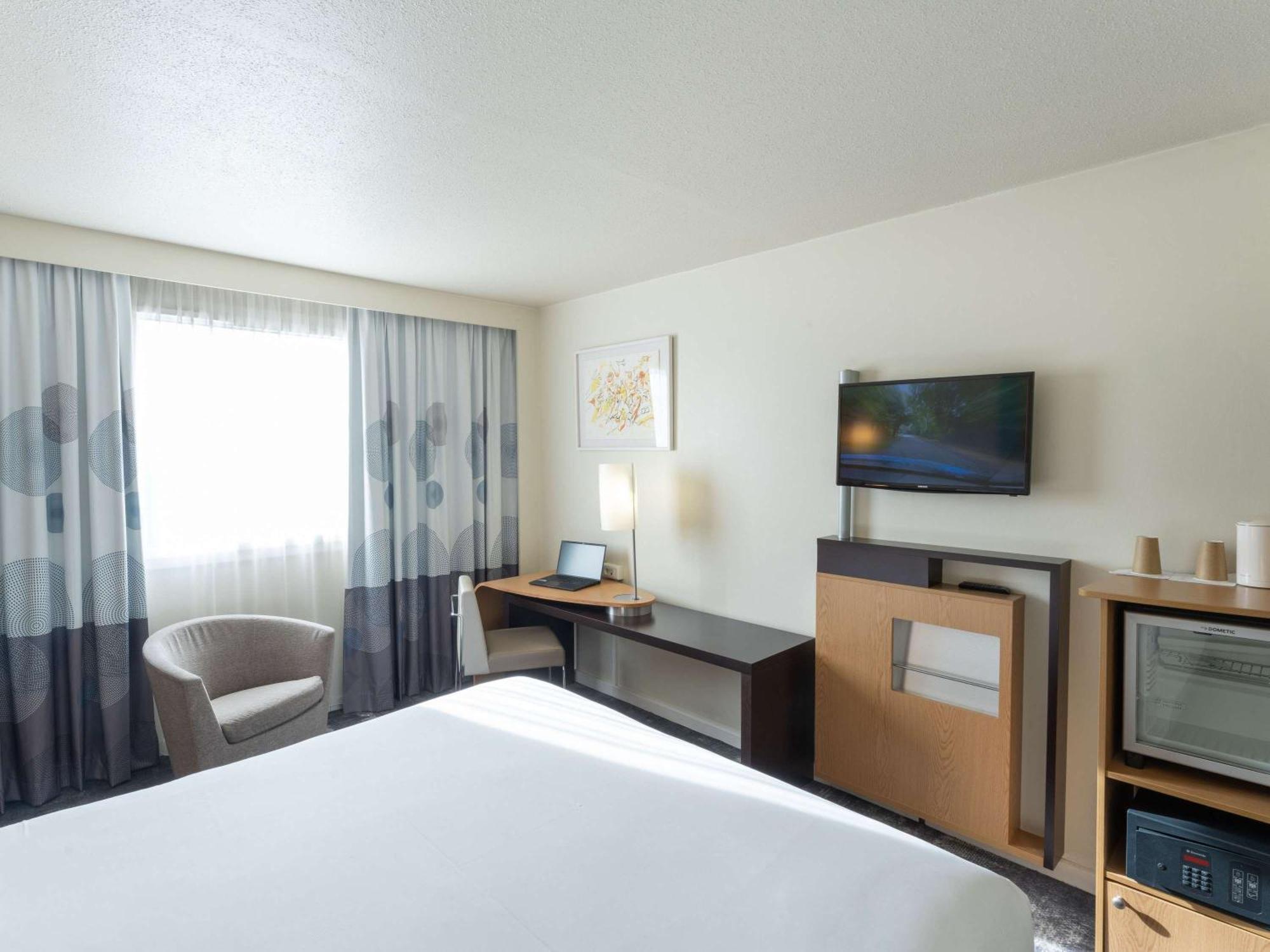 Novotel Nantes Centre Bord De Loire Exterior photo