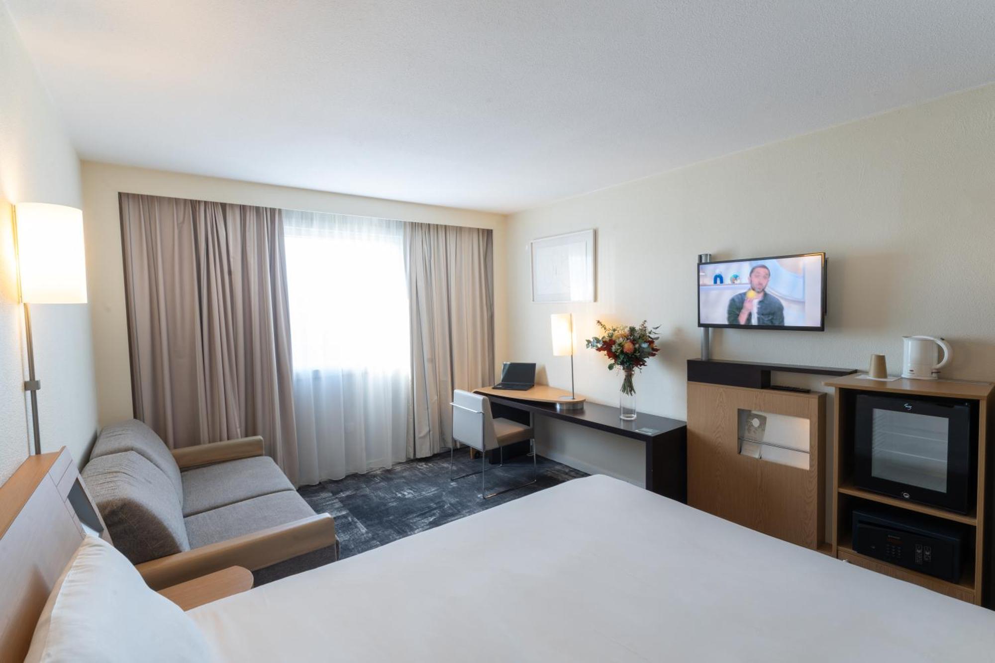 Novotel Nantes Centre Bord De Loire Exterior photo