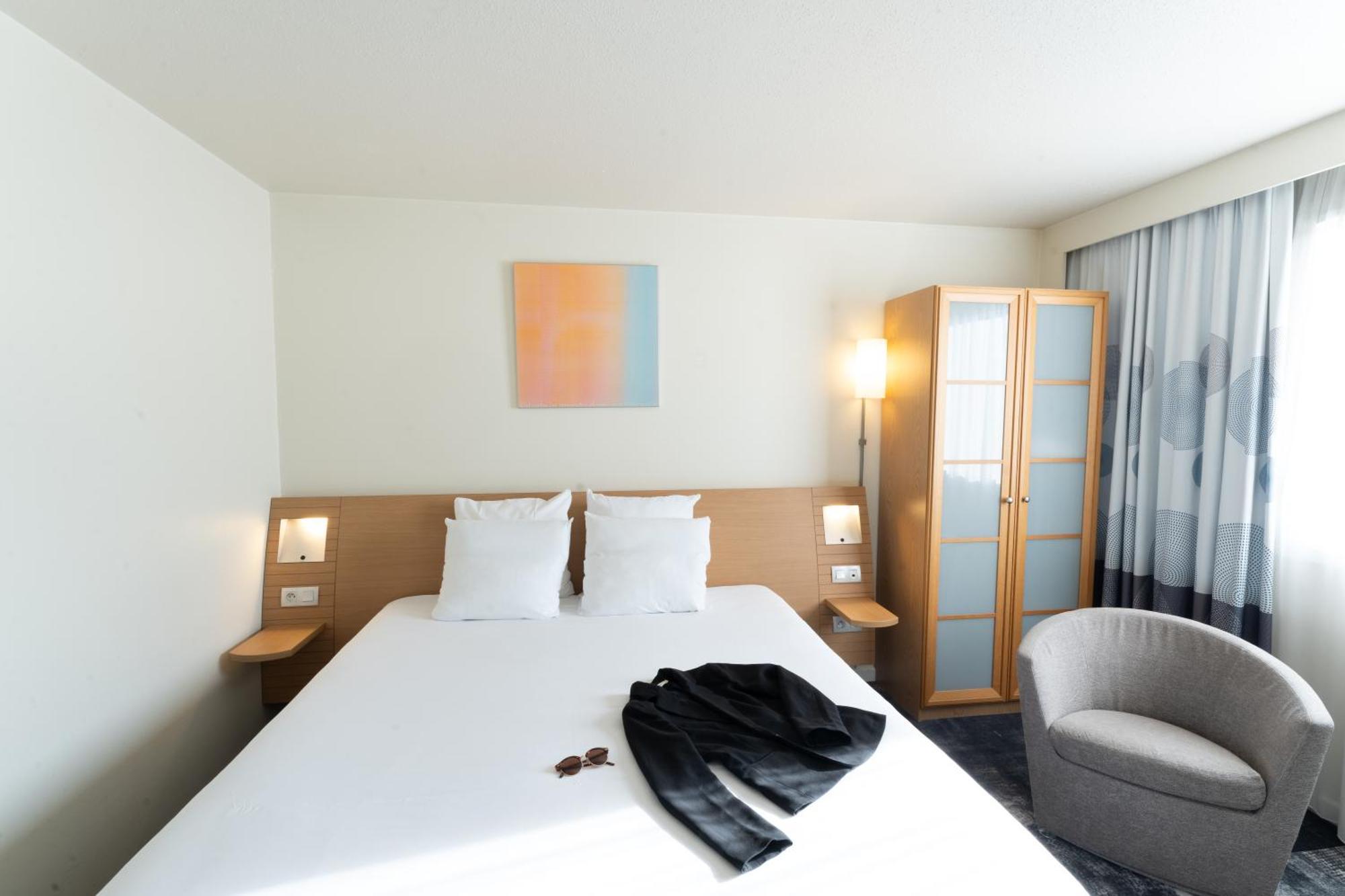 Novotel Nantes Centre Bord De Loire Exterior photo