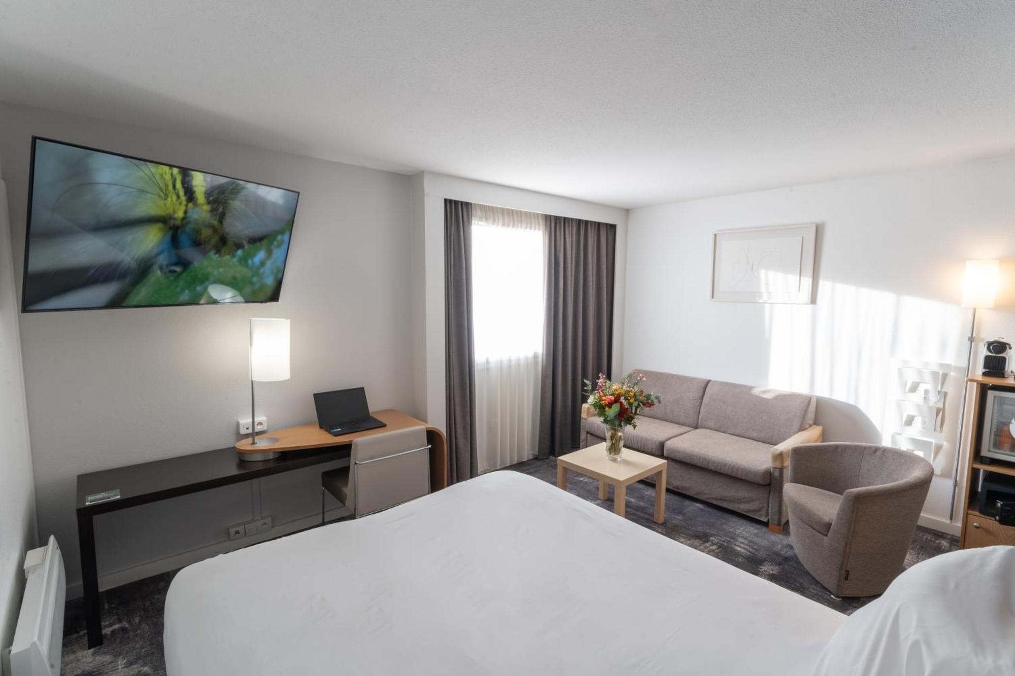 Novotel Nantes Centre Bord De Loire Exterior photo