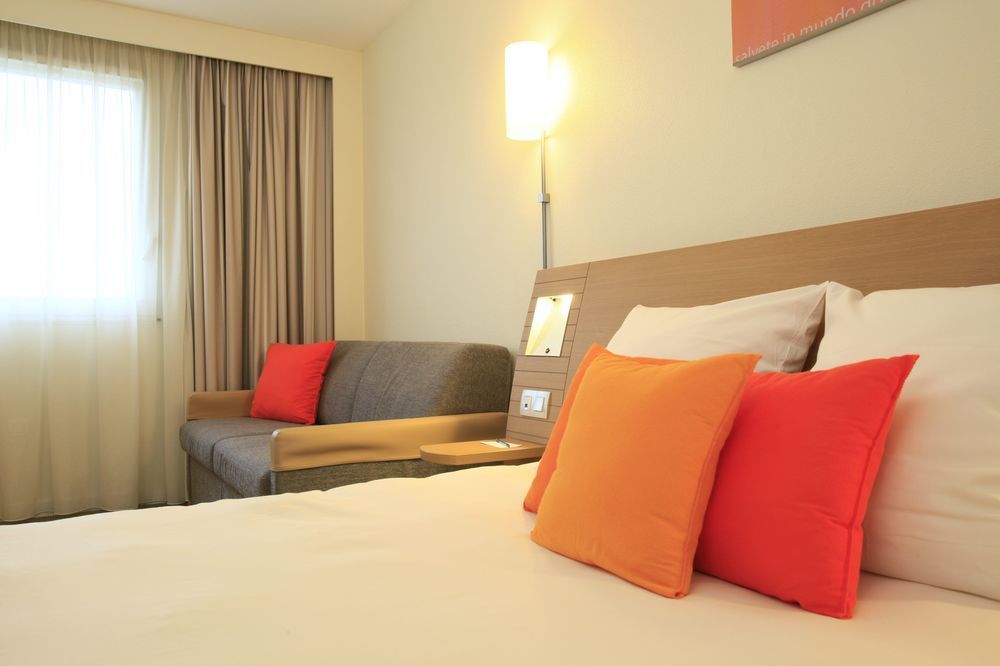 Novotel Nantes Centre Bord De Loire Exterior photo
