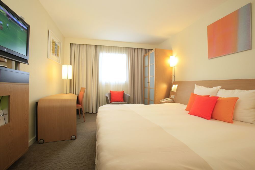 Novotel Nantes Centre Bord De Loire Exterior photo