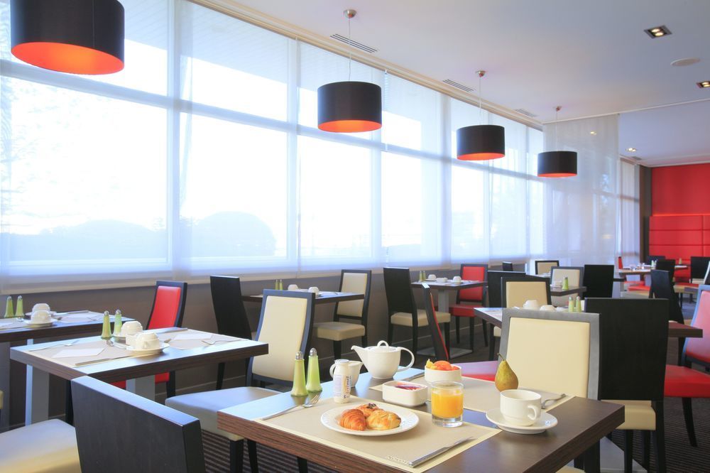Novotel Nantes Centre Bord De Loire Exterior photo