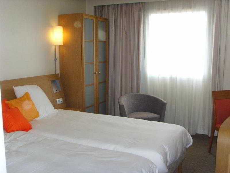 Novotel Nantes Centre Bord De Loire Exterior photo