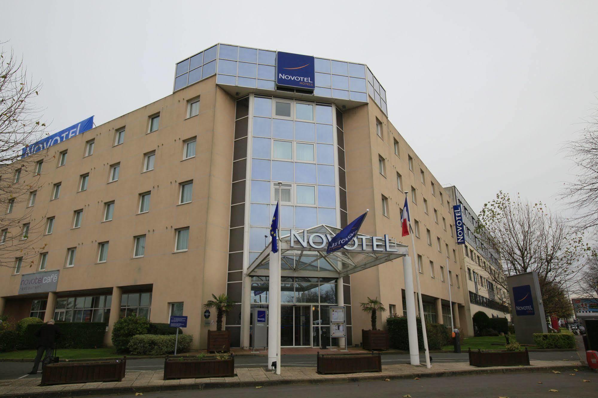 Novotel Nantes Centre Bord De Loire Exterior photo